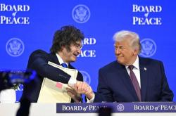  -特朗普踏上北京的红地毯前，先准备開(kāi)一场反華(huá)峰会？