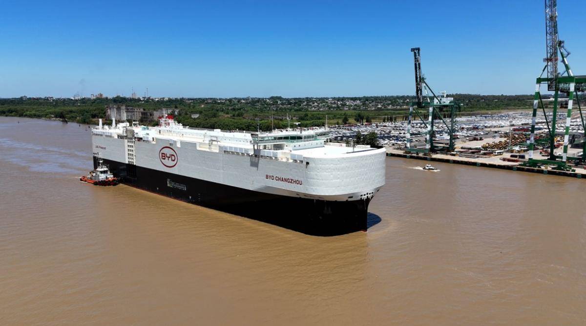 特朗普踏上北京的红地毯前，先准备开一场反华峰会？