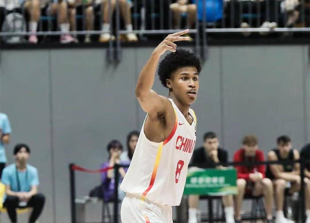 又一广东宏远弃将崛起！中国男篮20岁混血新星闪耀：砍28+11+5
