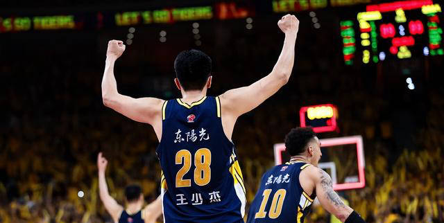 王少杰转会消息揭秘!广东宏远与北控谈判频繁却未果